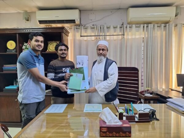 বরিশাল টেক্সটাইল ইঞ্জিনিয়ারিং কলেজের অধ্যক্ষ মহোদয়ের নিকট উপহার প্রদান
